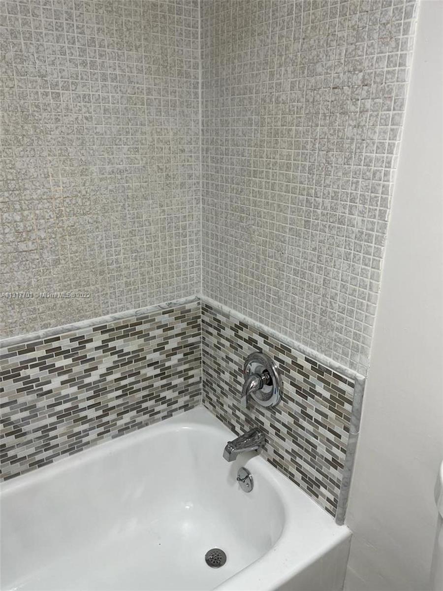 1300 NE Miami Gardens Dr Unit: 207E