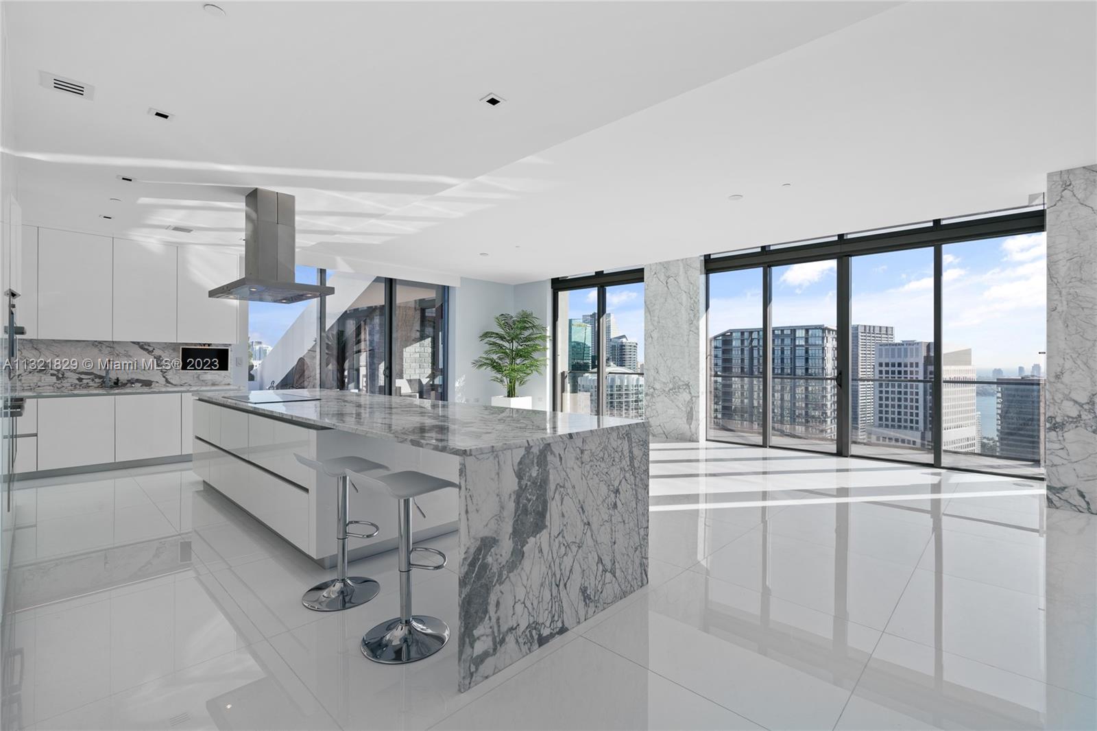 88 SW 7th St # 4204 Unit: PH 4204