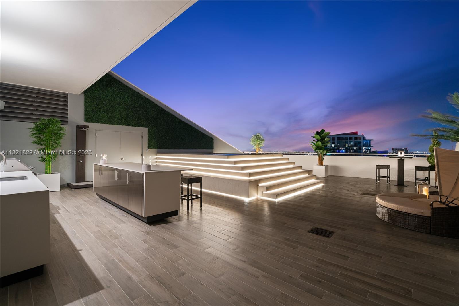 88 SW 7th St # 4204 Unit: PH 4204