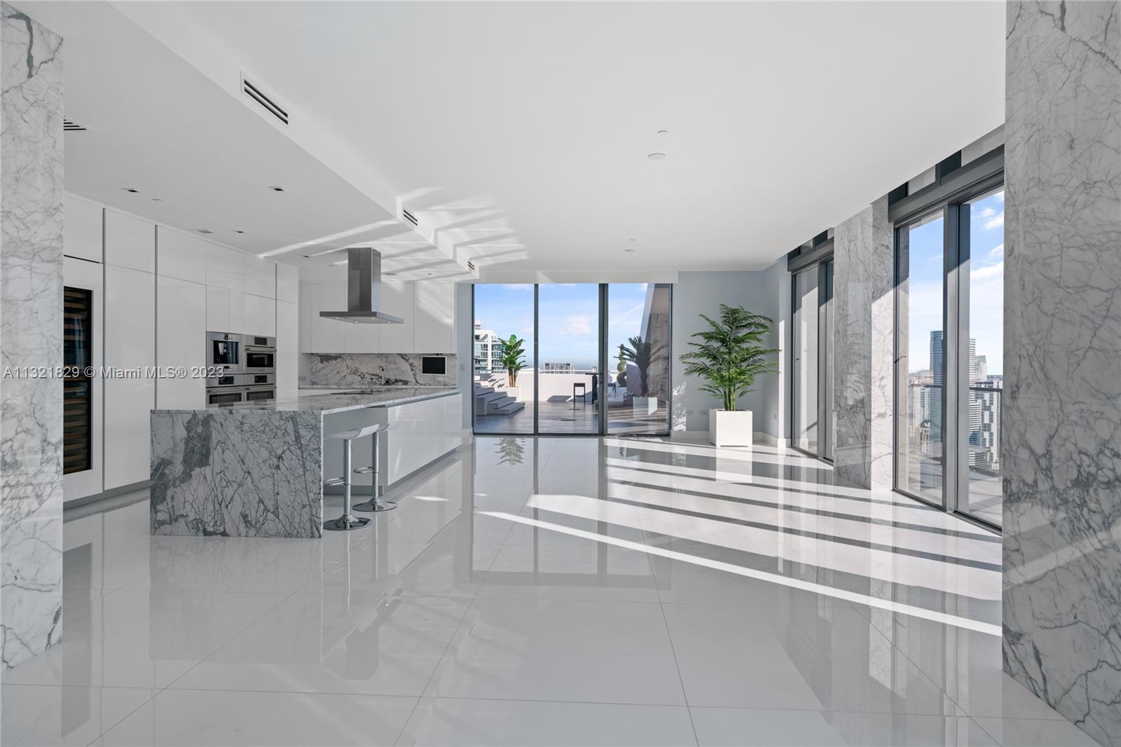 88 SW 7th St # 4204 Unit: PH 4204