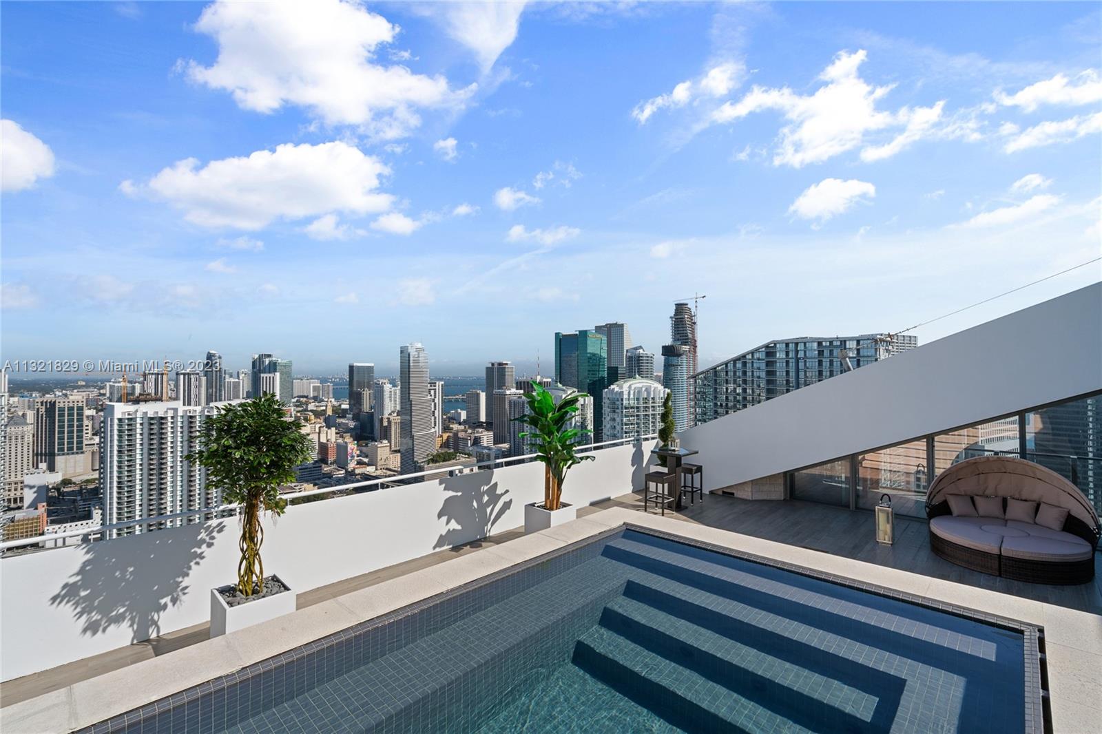 88 SW 7th St # 4204 Unit: PH 4204