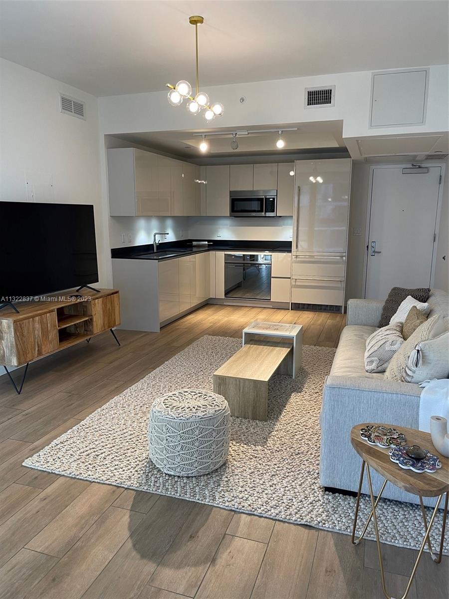 1010 Brickell Ave # 4007