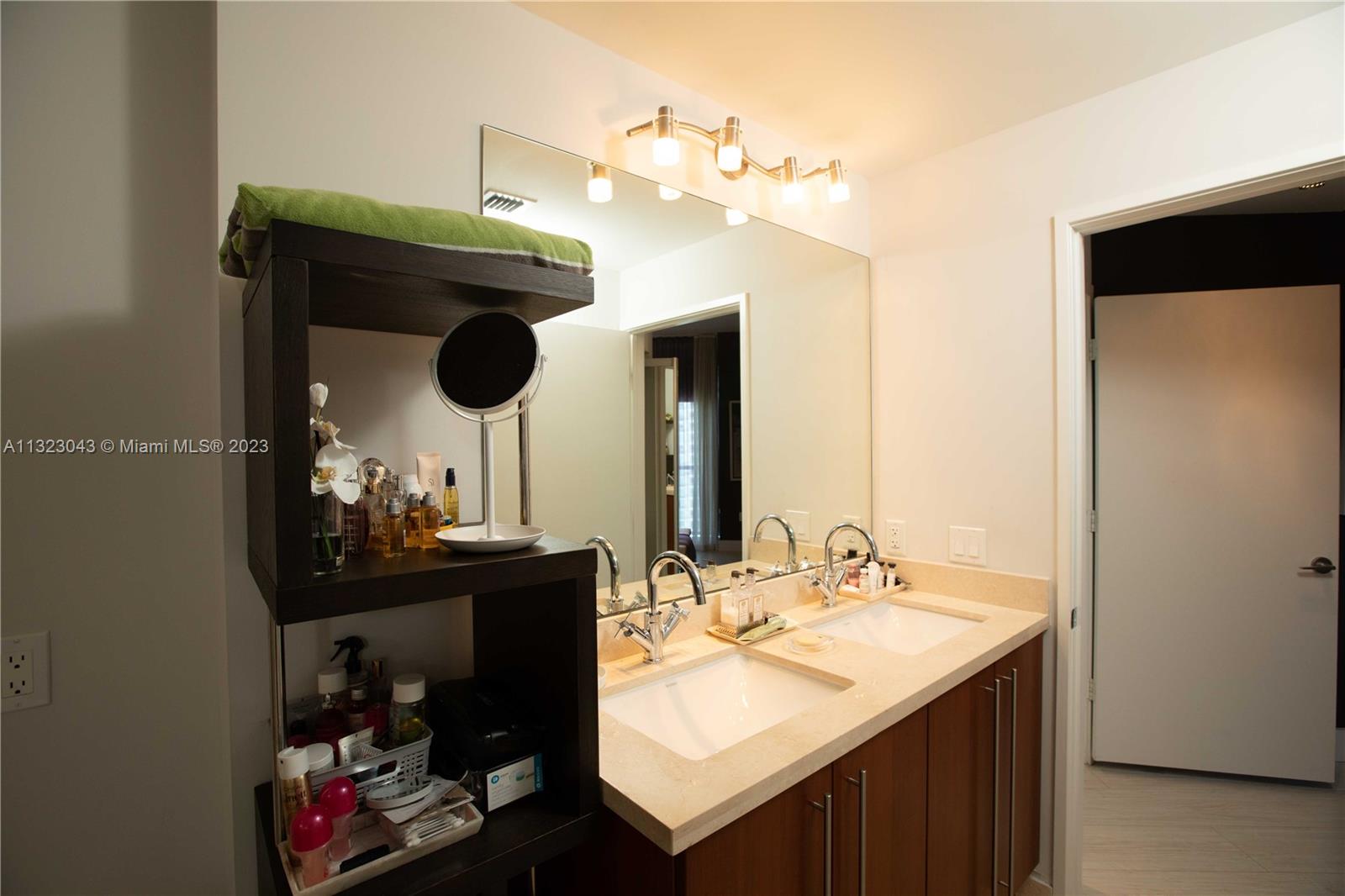 79 SW 12th St Unit: 2607-S