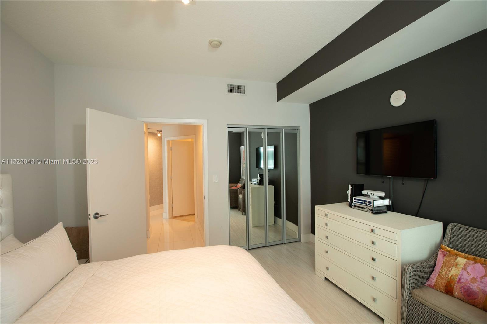 79 SW 12th St Unit: 2607-S
