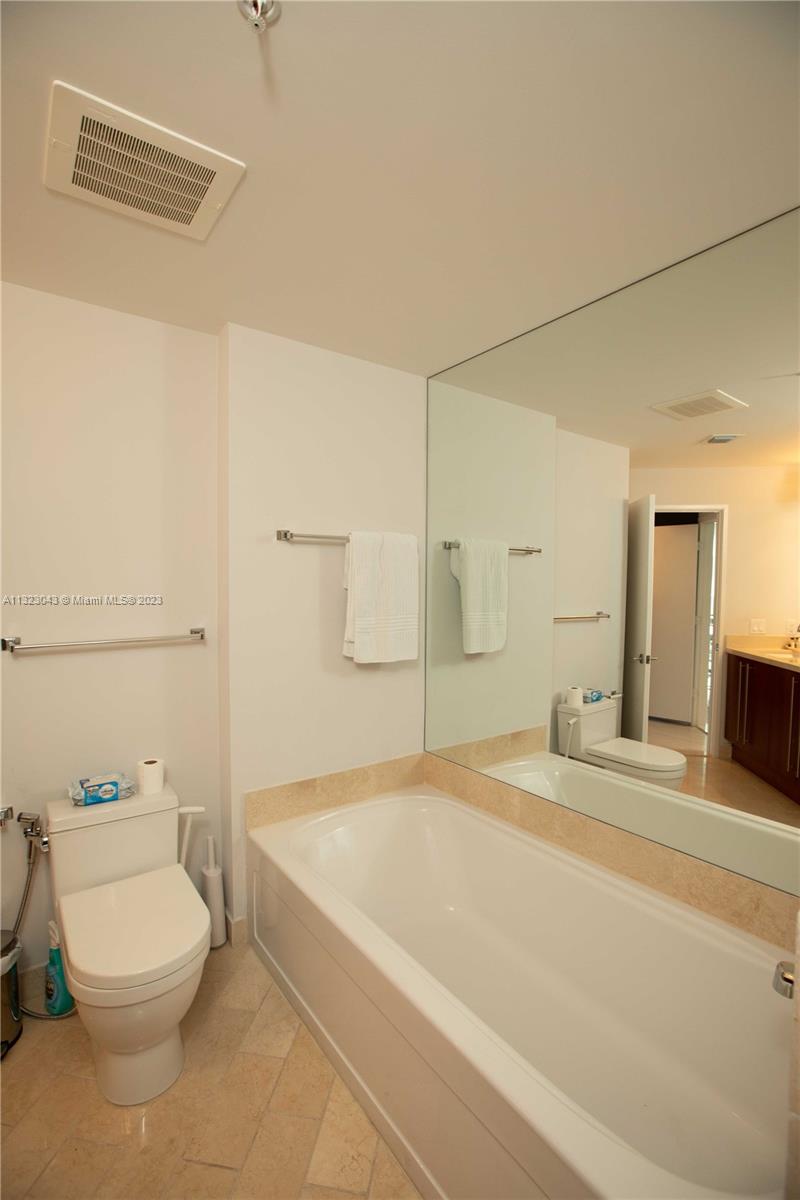 79 SW 12th St Unit: 2607-S