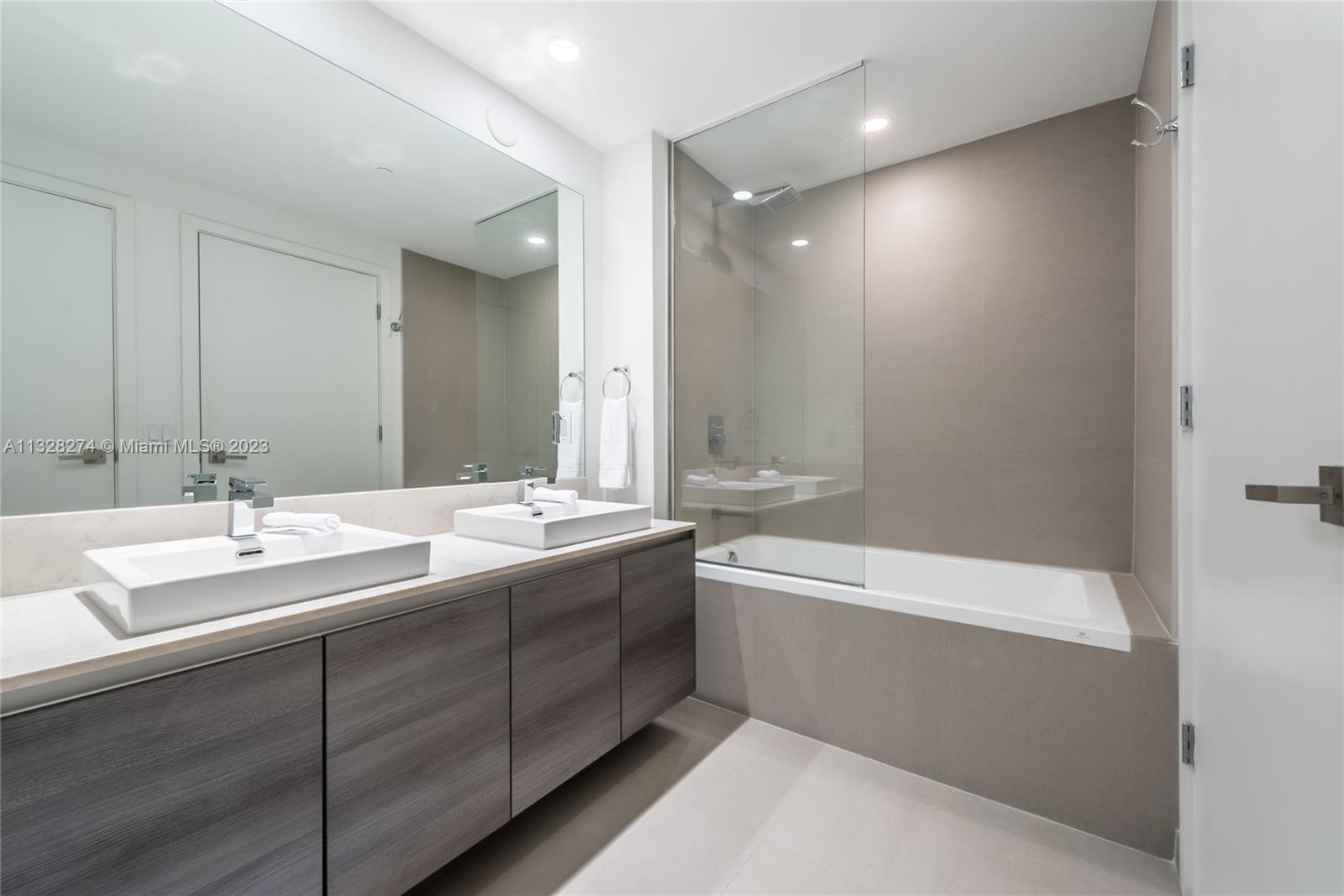1080 Brickell Ave # 2504