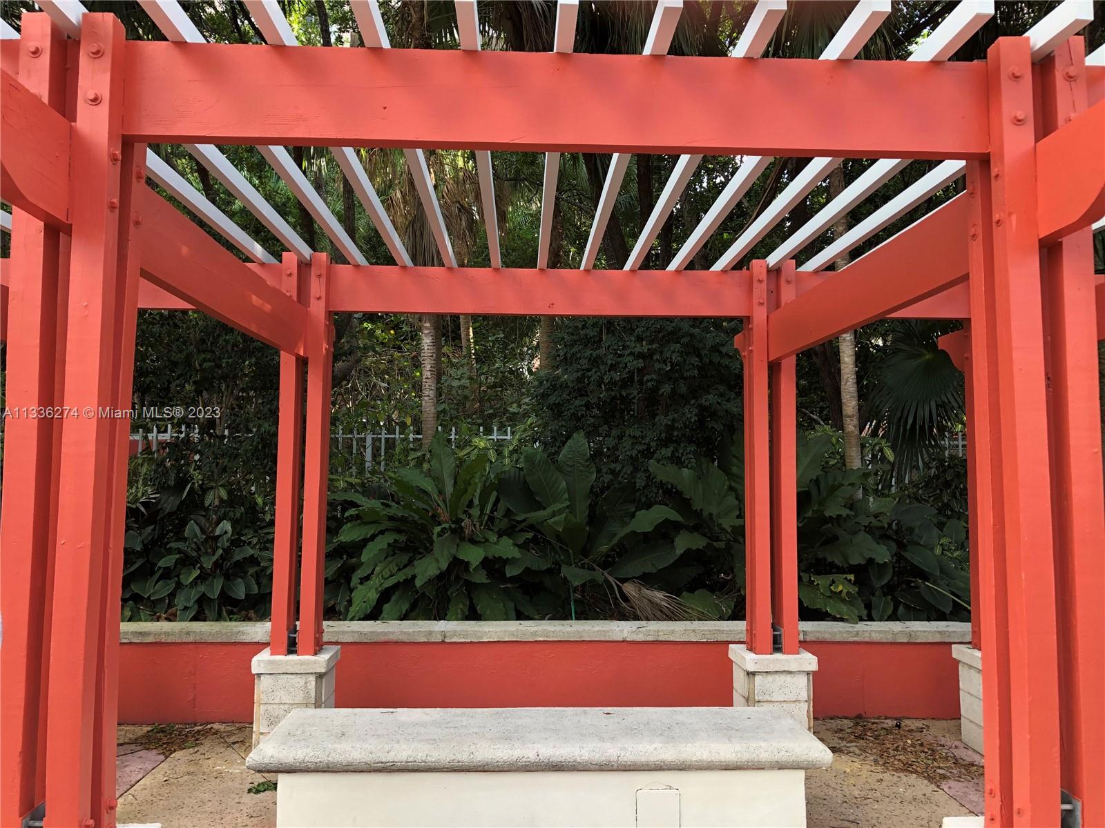 255 Sunrise Dr # 305