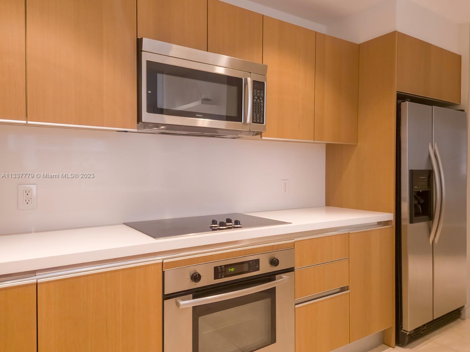 1060 Brickell Ave # 1517