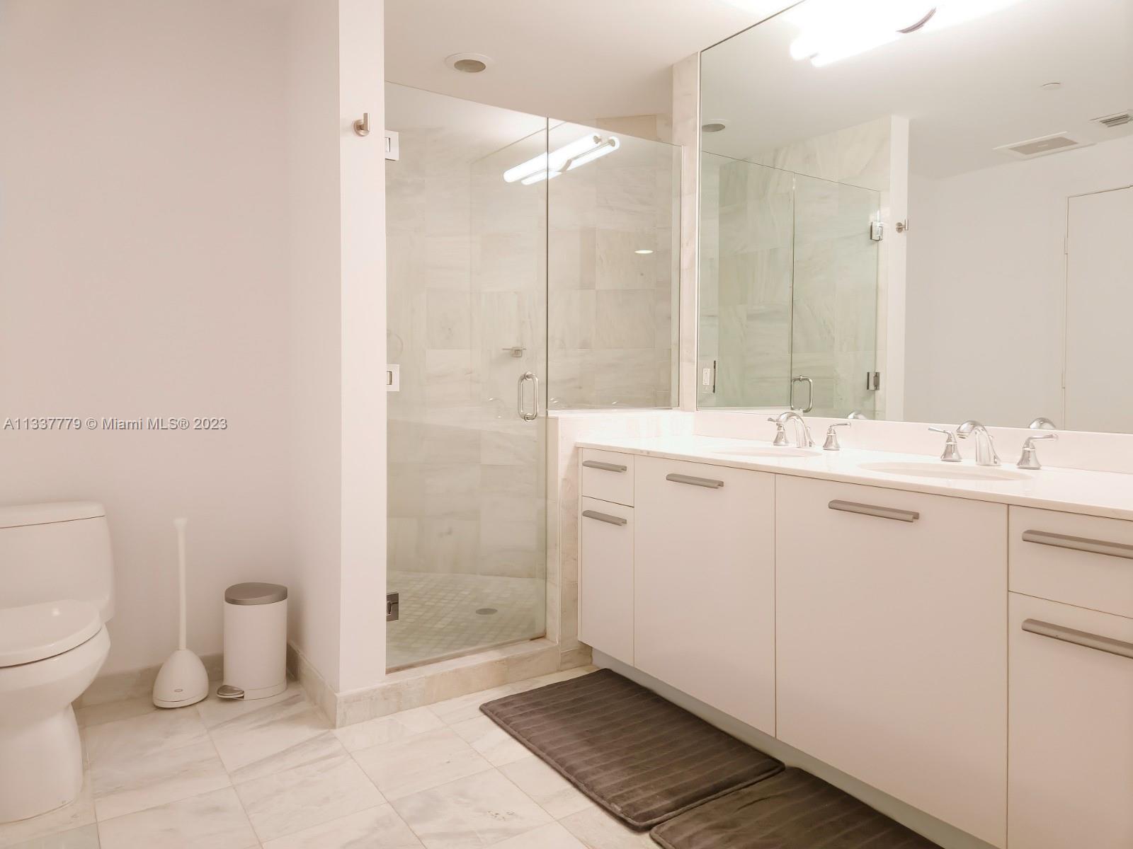 1060 Brickell Ave # 1517