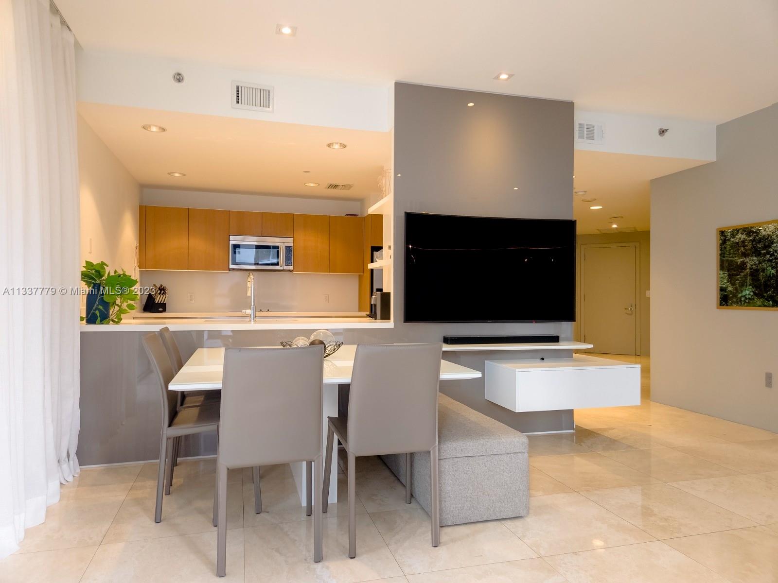 1060 Brickell Ave # 1517