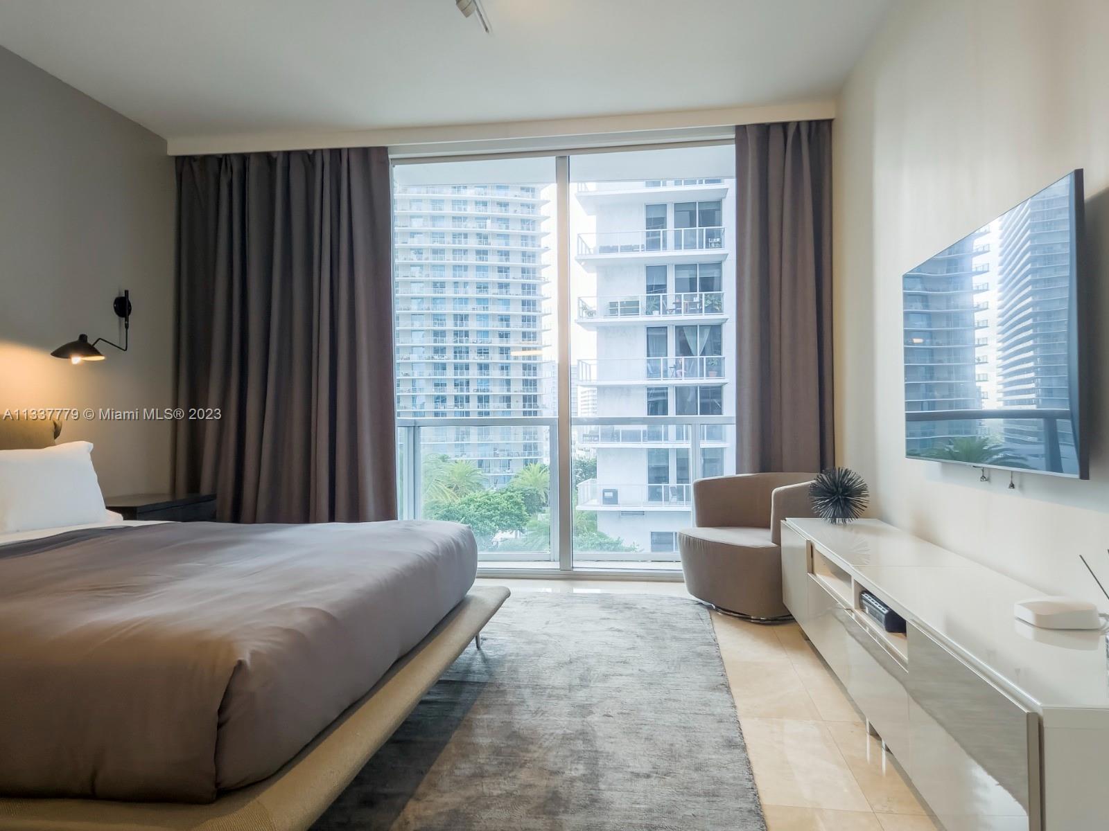 1060 Brickell Ave # 1517
