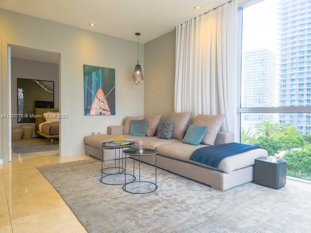 1060 Brickell Ave # 1517