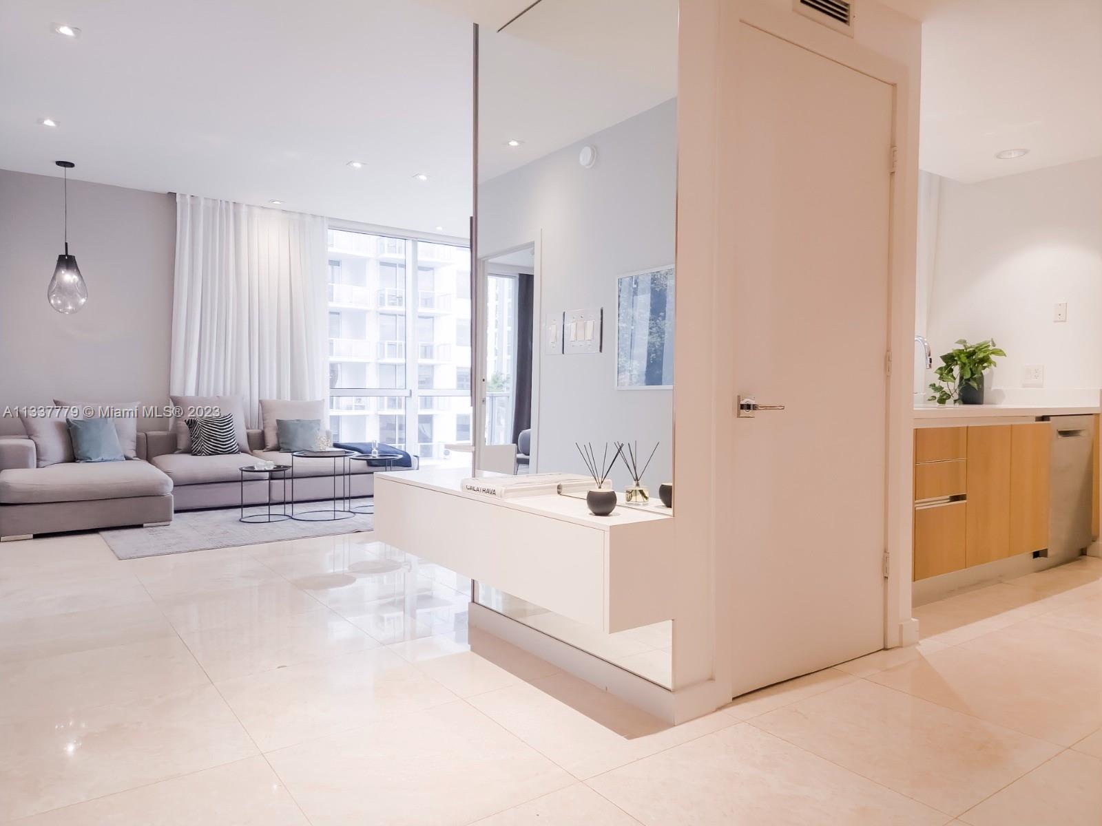 1060 Brickell Ave # 1517