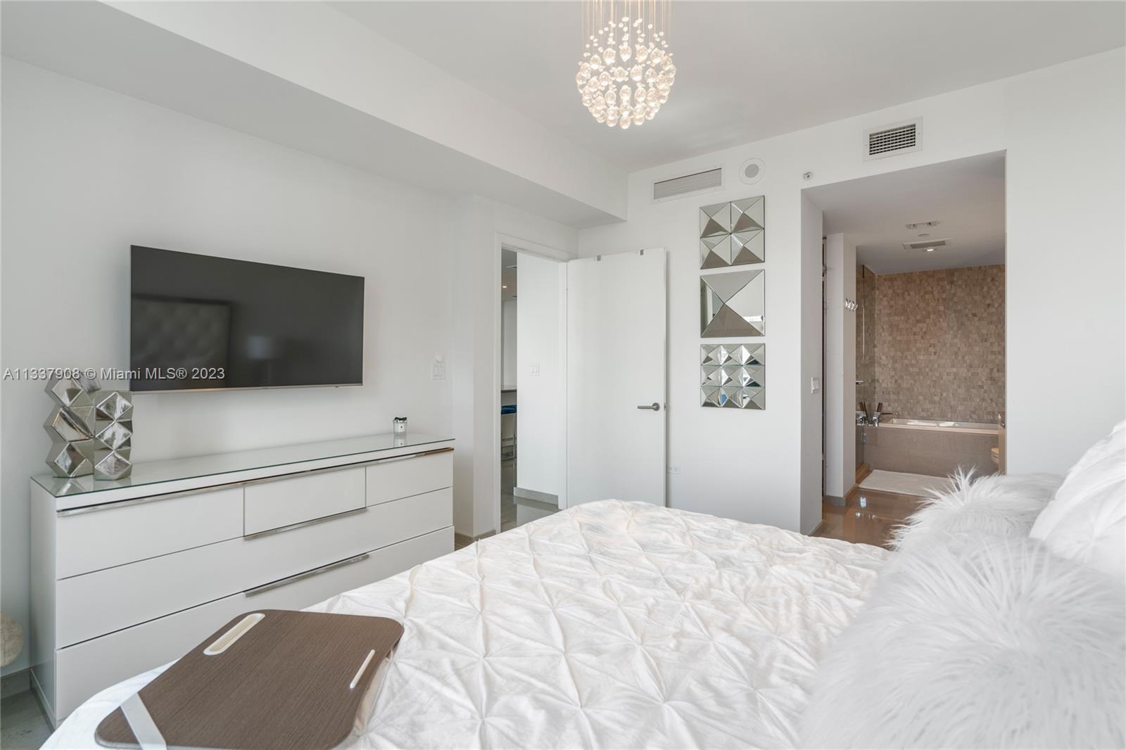 68 SE 6th St # 2506