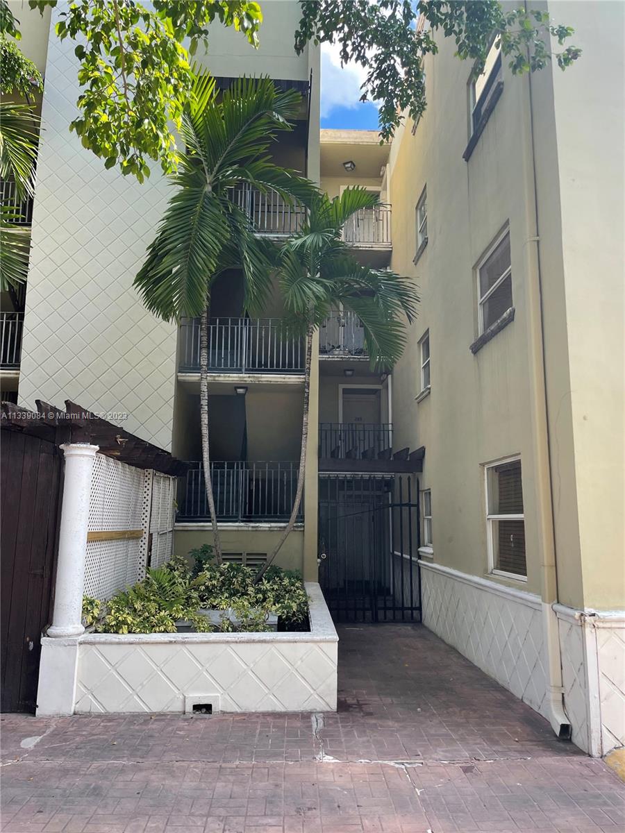 444 SW 4th St # 104