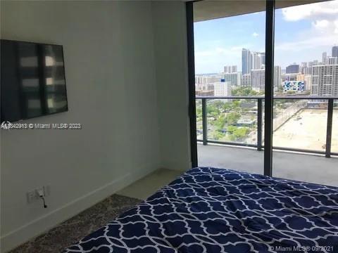 121 NE 34th St # 2904