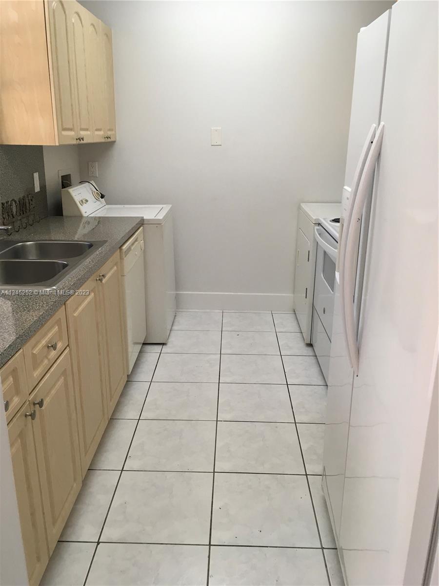 5221 SW 139th Ave Rd # 5221