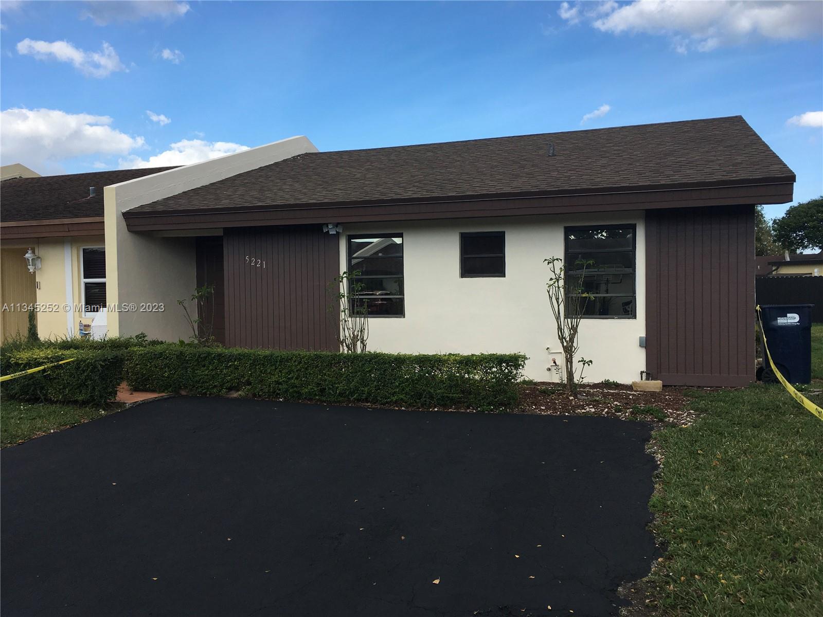 5221 SW 139th Ave Rd # 5221