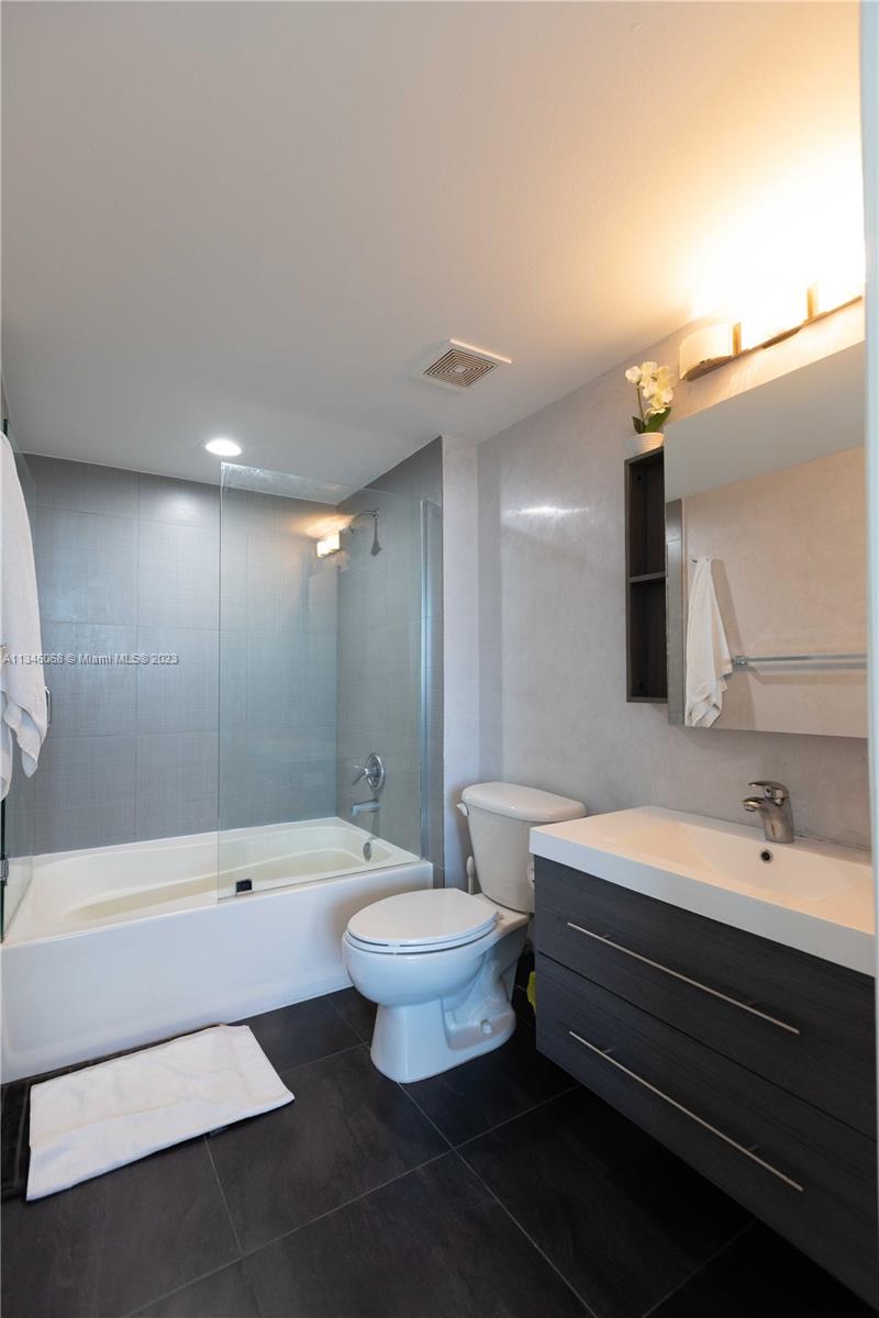 1155 Brickell Bay Dr # 2711