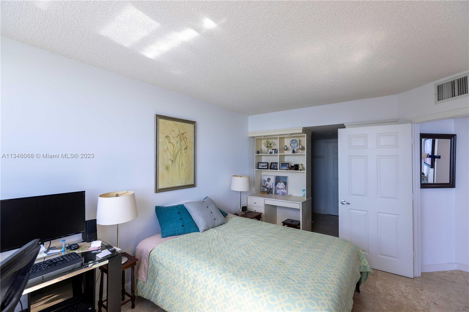 1155 Brickell Bay Dr # 2711