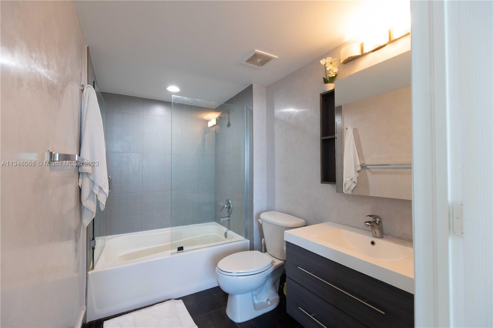 1155 Brickell Bay Dr # 2711