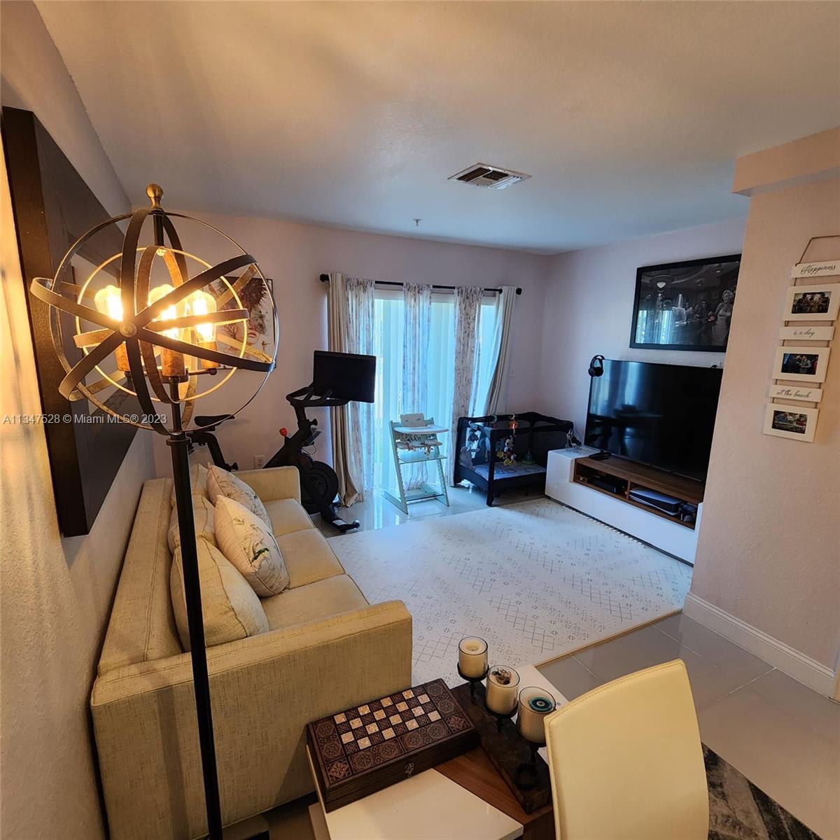 2196 NE 167th St # 114 Unit: 1-114