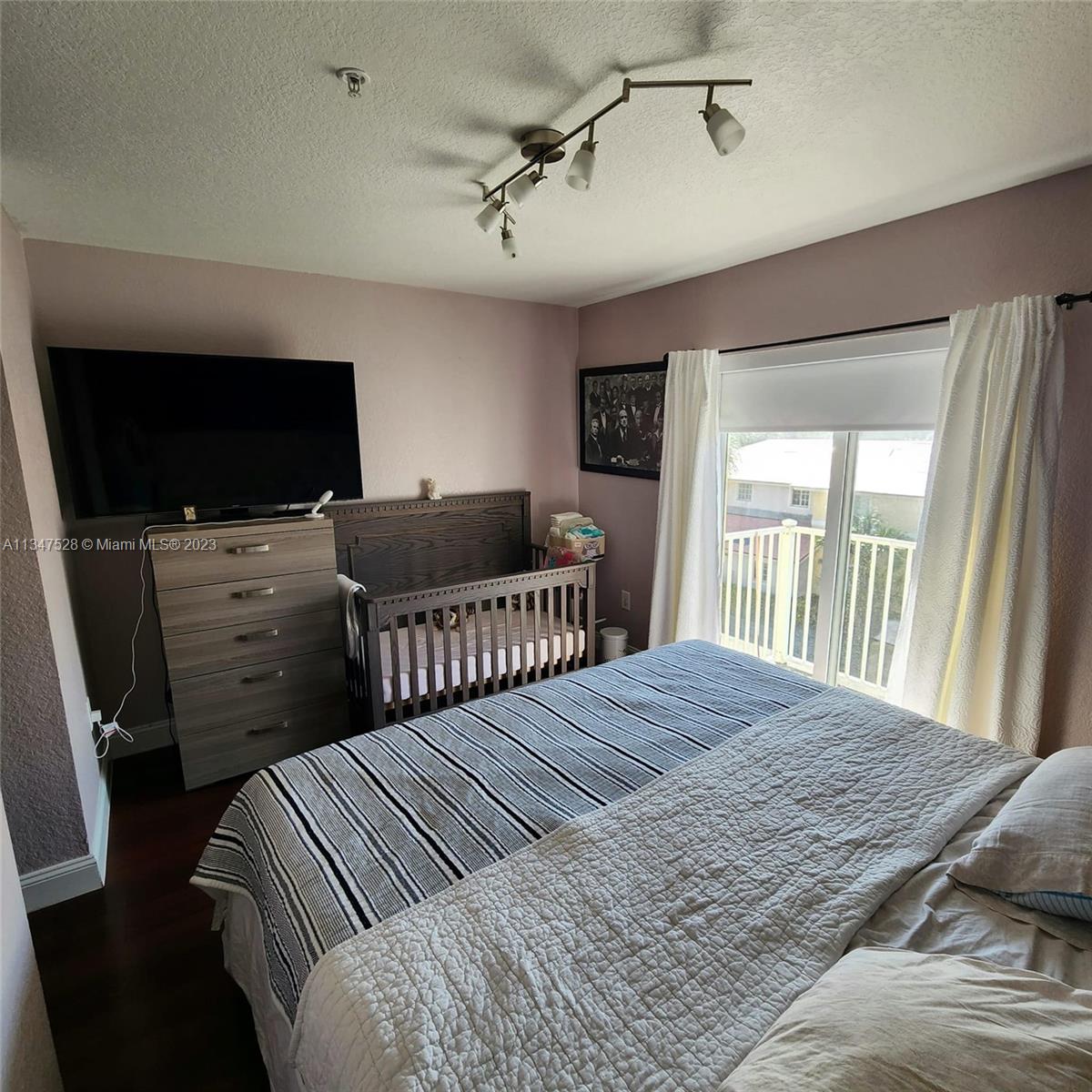 2196 NE 167th St # 114 Unit: 1-114