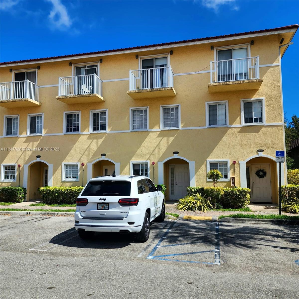 2196 NE 167th St # 114 Unit: 1-114