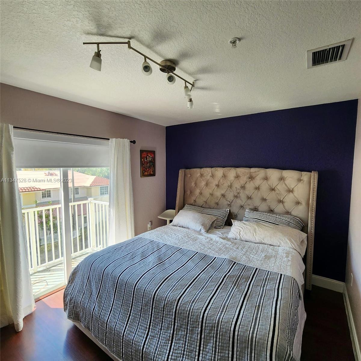 2196 NE 167th St # 114 Unit: 1-114