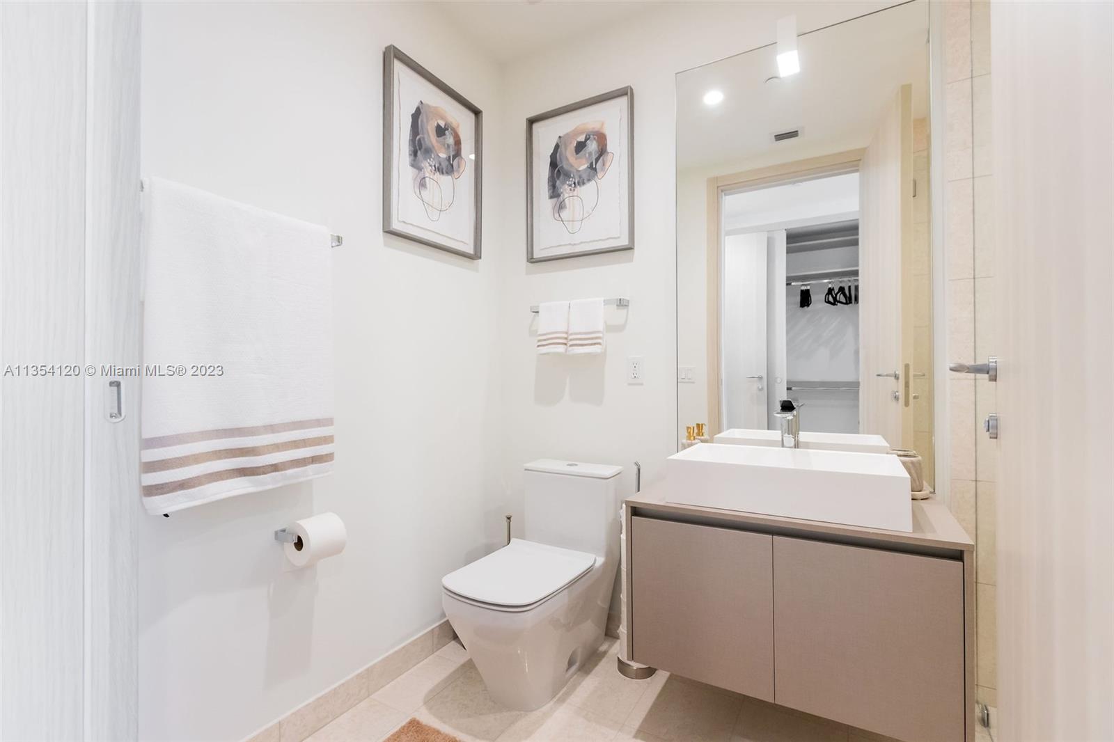1000 Brickell Plaza Unit: PH5803
