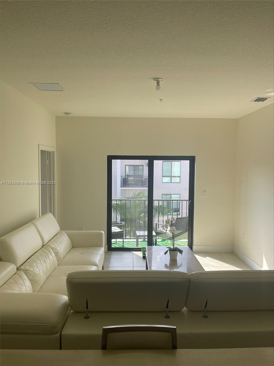 8265 NW 41st St # 405 Unit: C-405