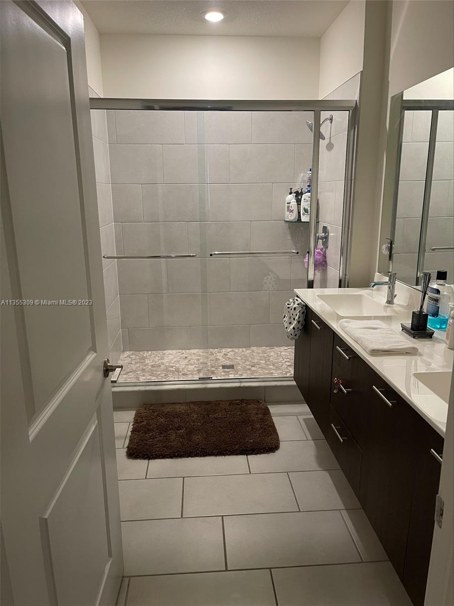 8265 NW 41st St # 405 Unit: C-405