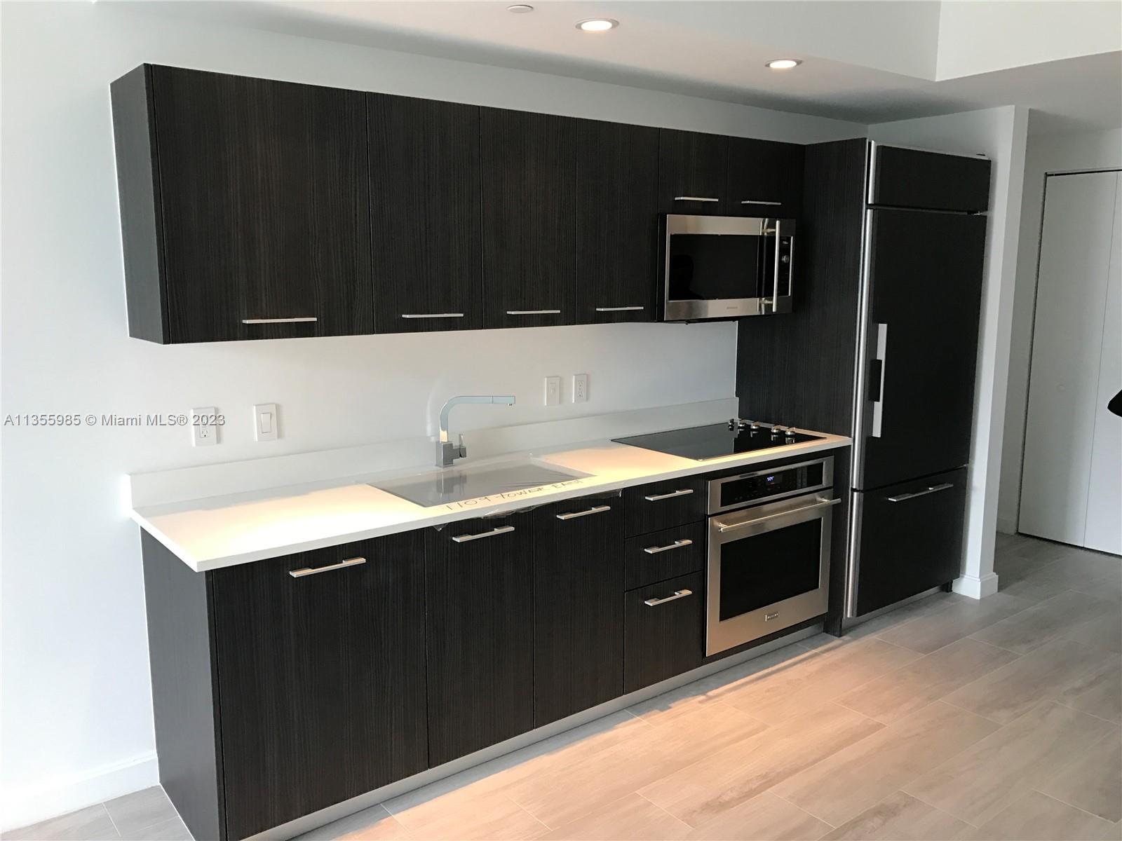 45 SW 9th St # 1109