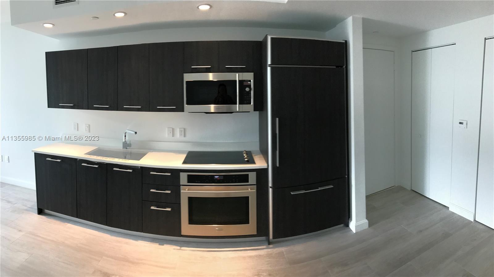 45 SW 9th St # 1109