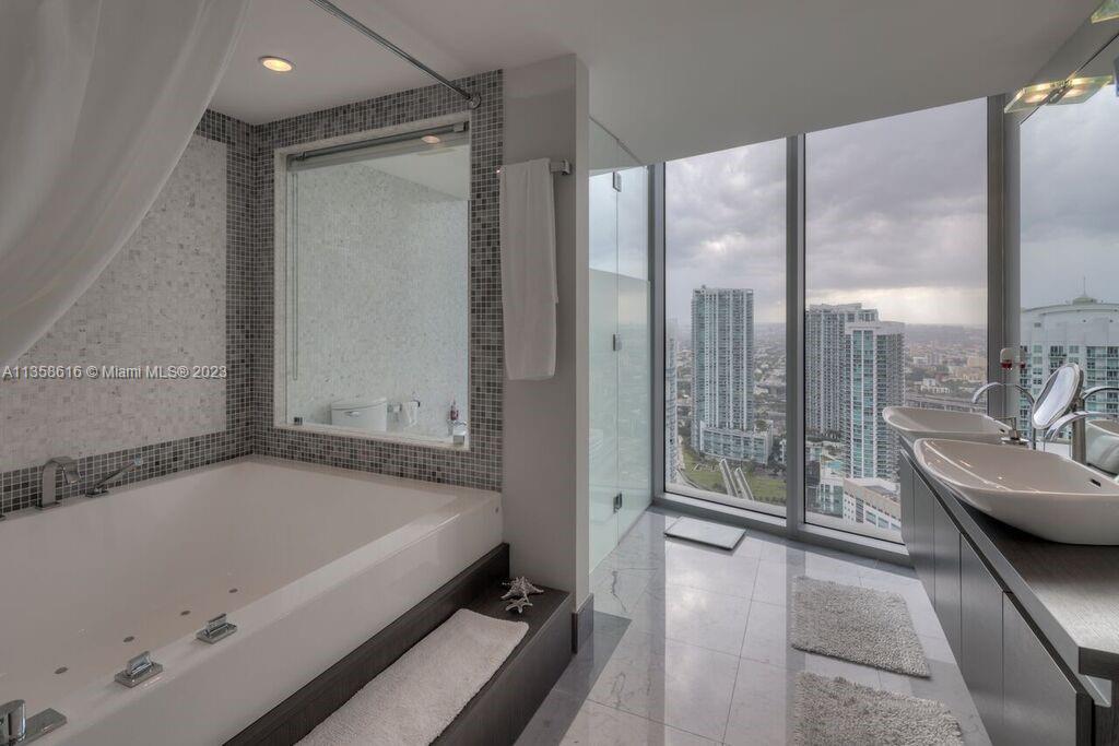 200 Biscayne Blvd Way # 4402