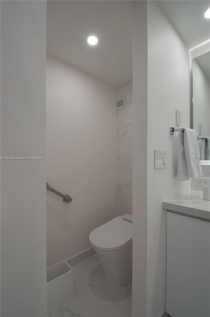 1121 Crandon Blvd # D301