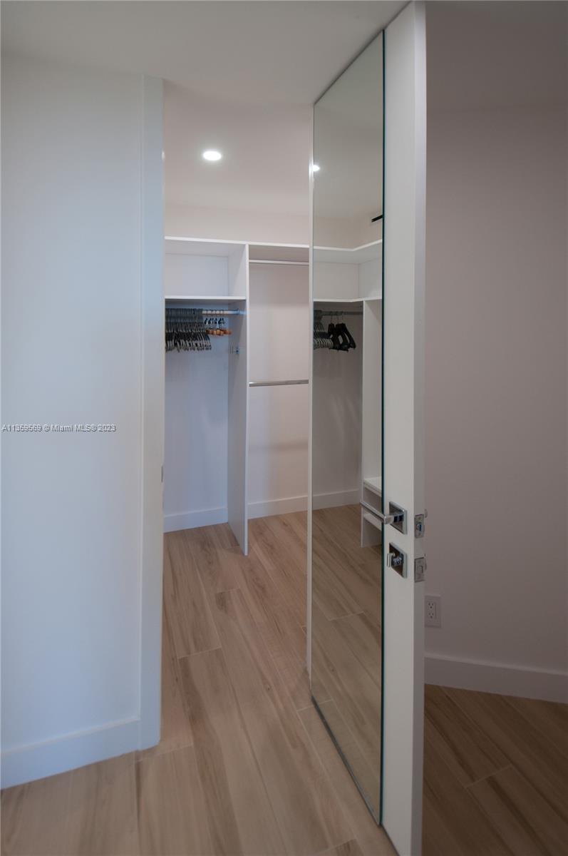 1121 Crandon Blvd # D301