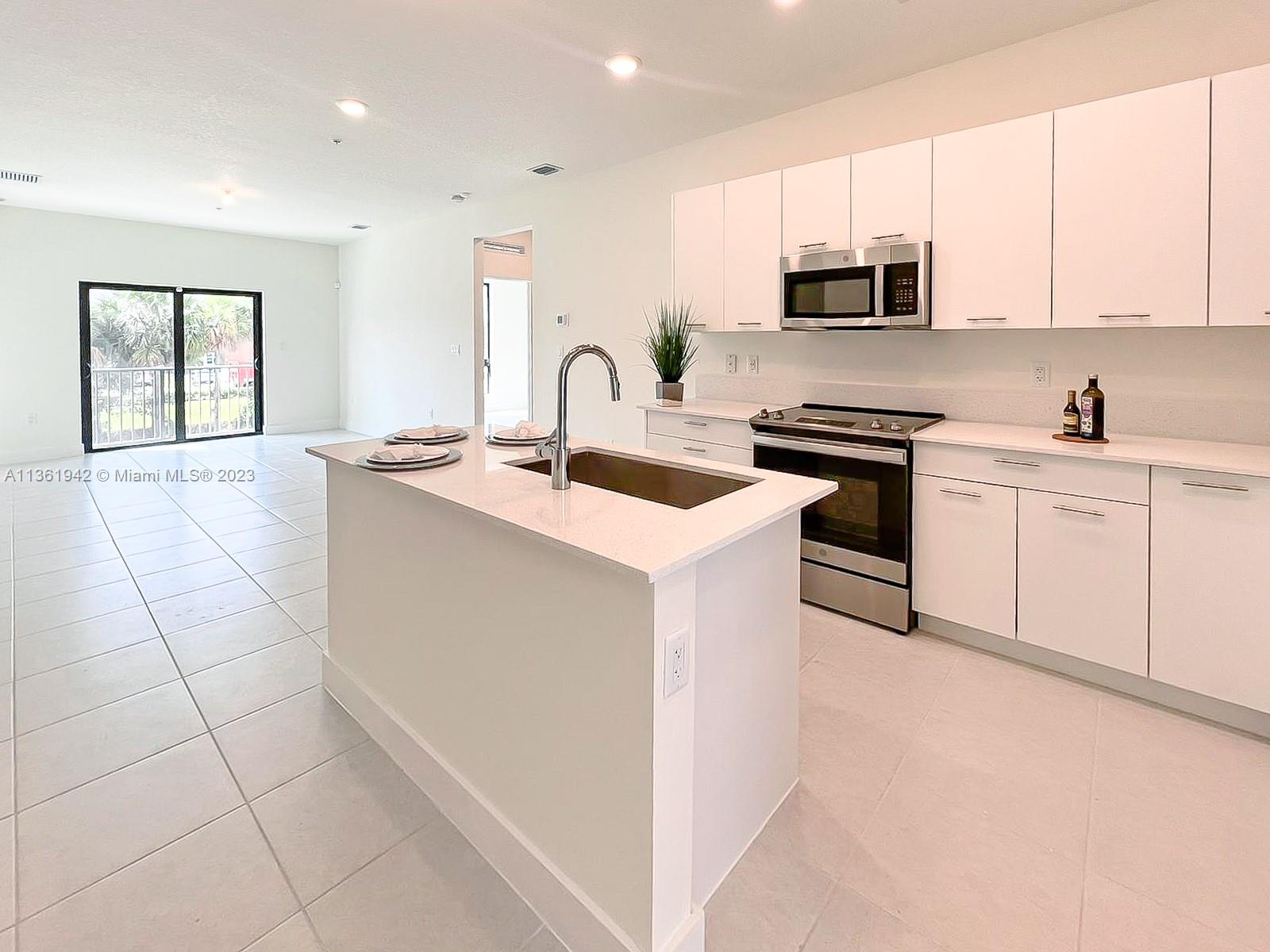 8001 NW 41 # 206
