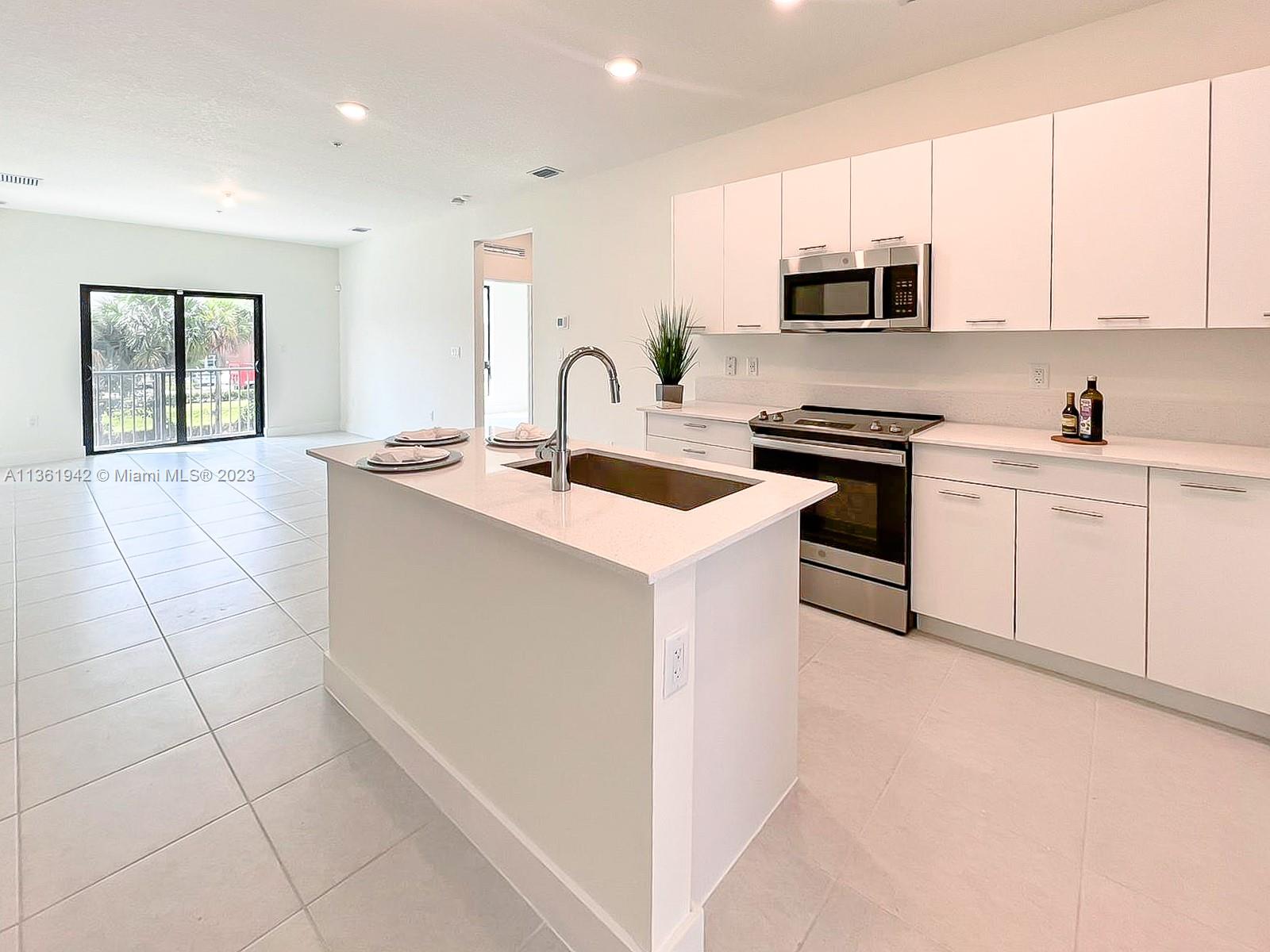 8001 NW 41 # 206