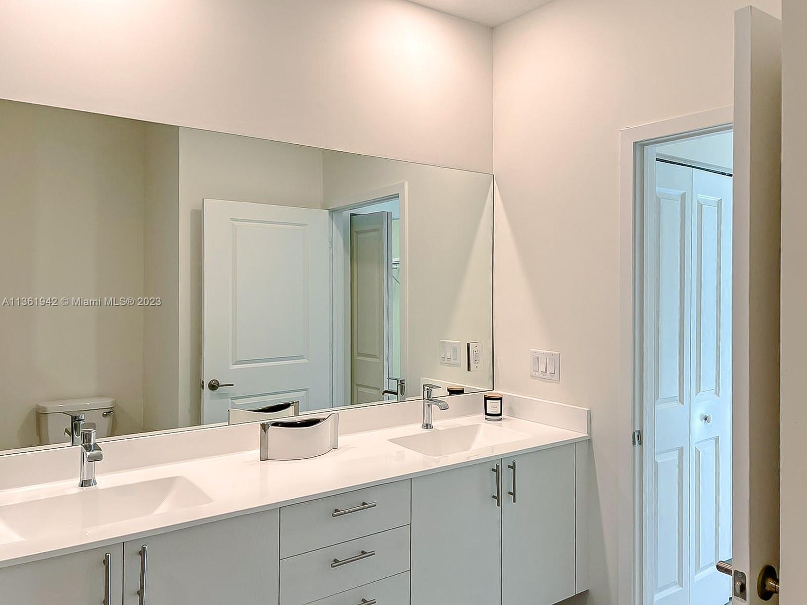8001 NW 41 # 206