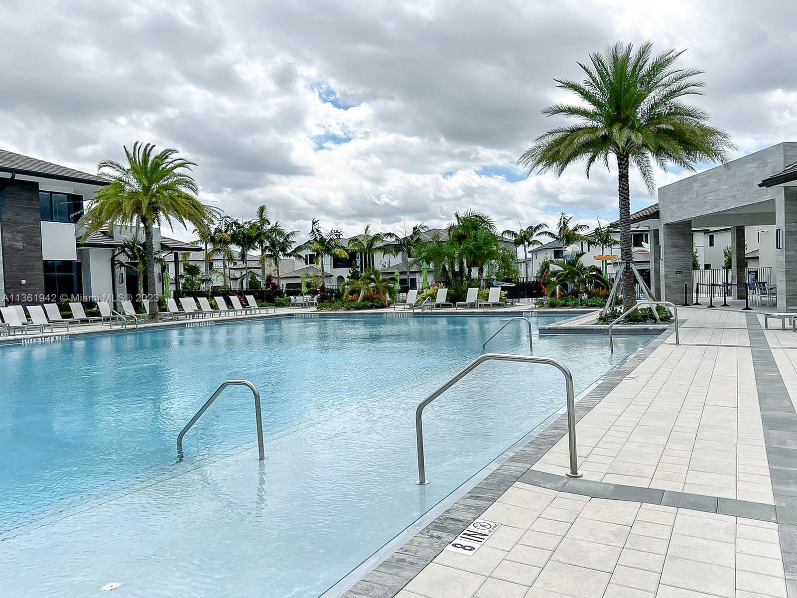 8001 NW 41 # 206