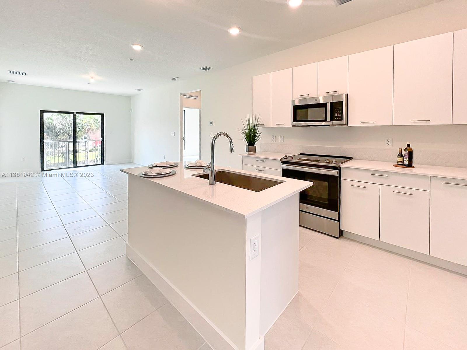 8001 NW 41 # 206