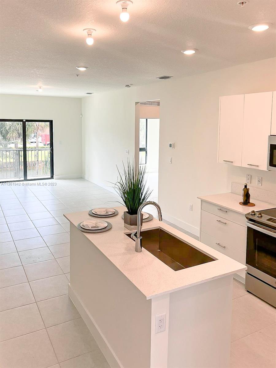 8001 NW 41 # 206