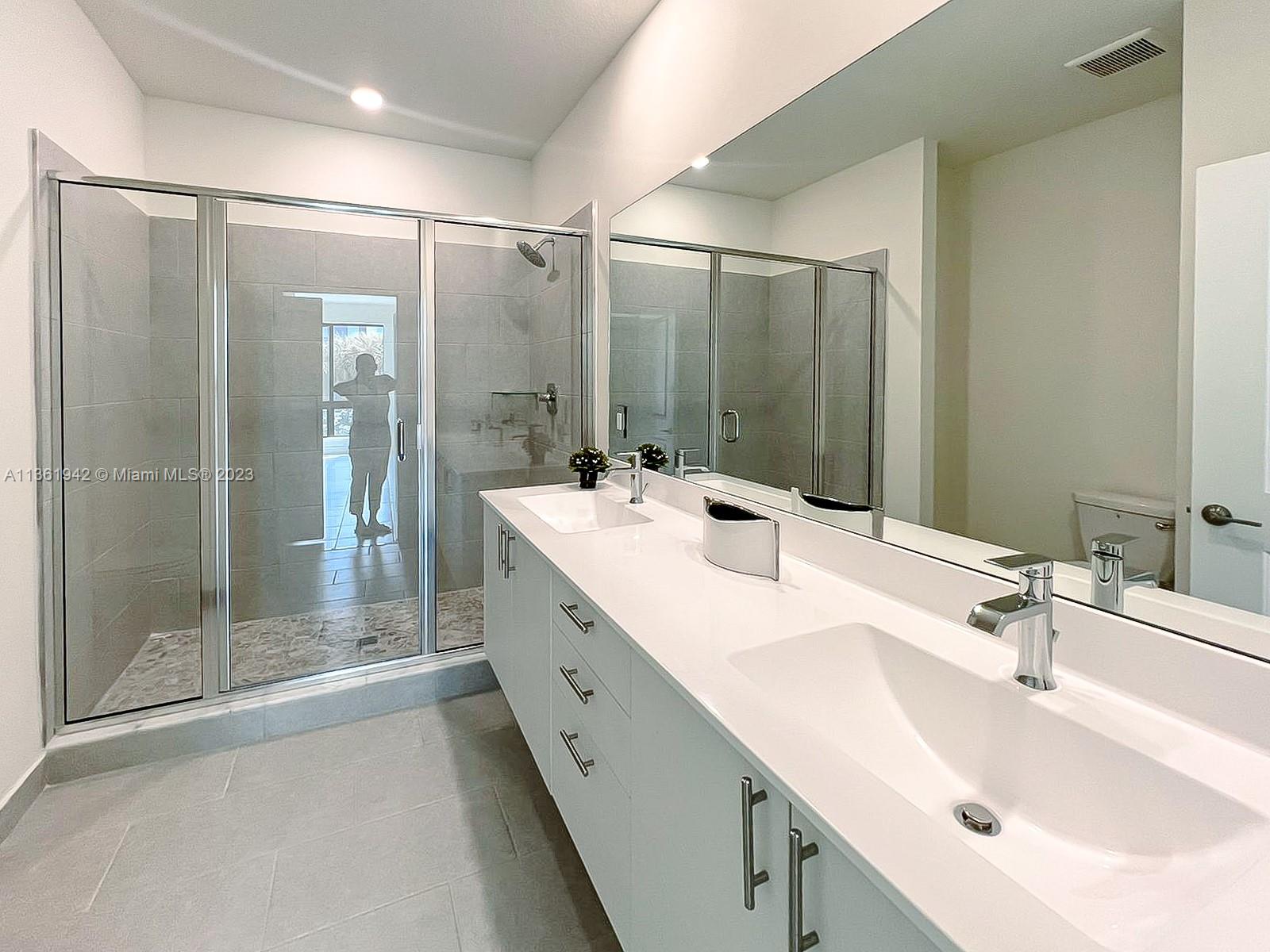 8001 NW 41 # 206