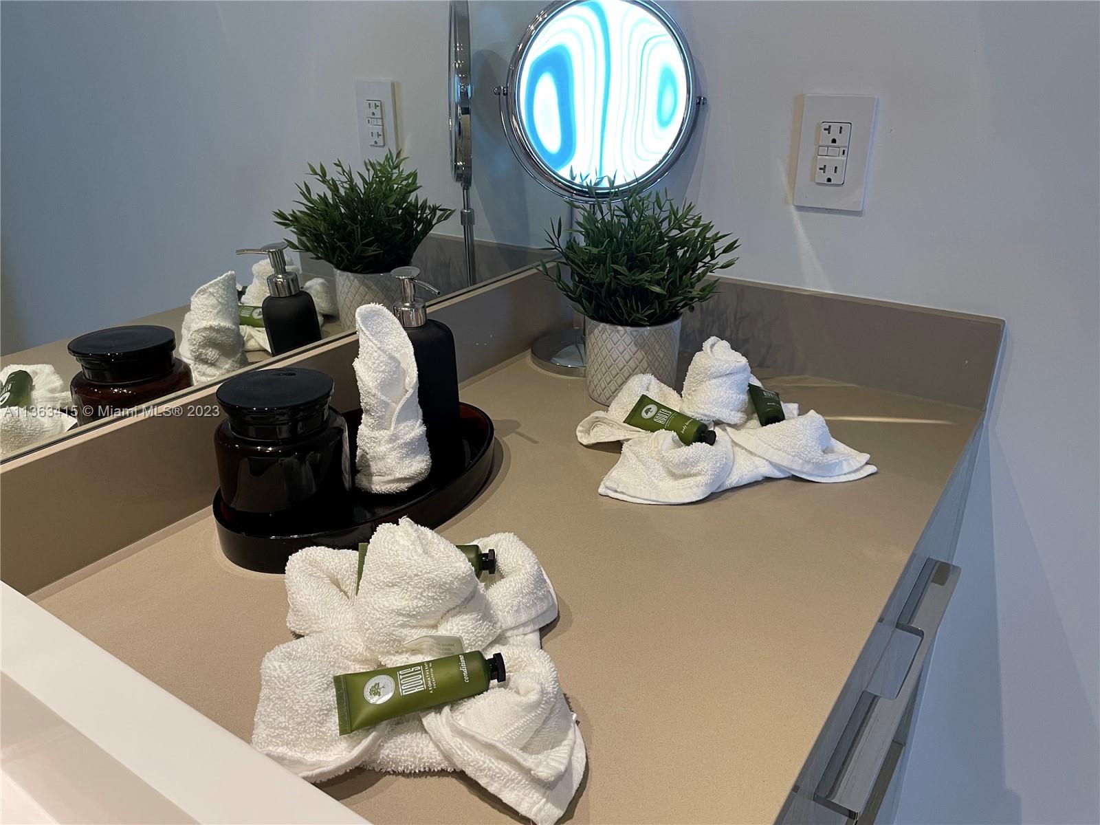 4111 S Ocean Dr # 1606