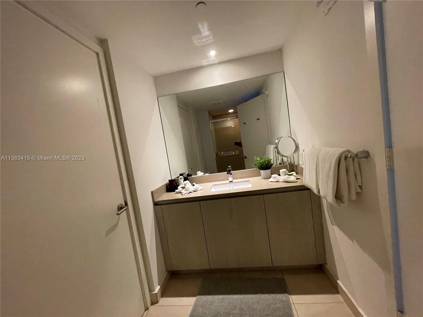 4111 S Ocean Dr # 1606