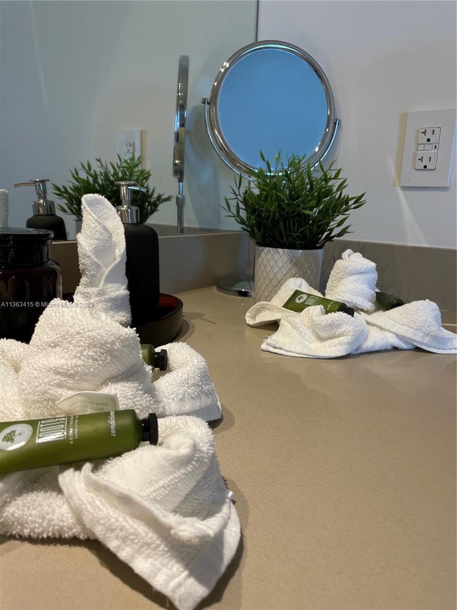 4111 S Ocean Dr # 1606