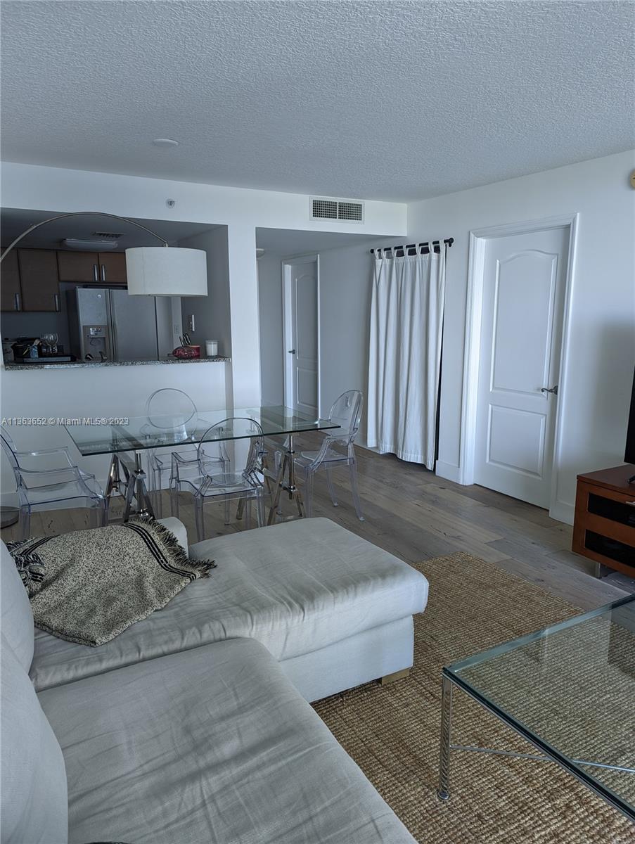 2101 Brickell Ave # 1010