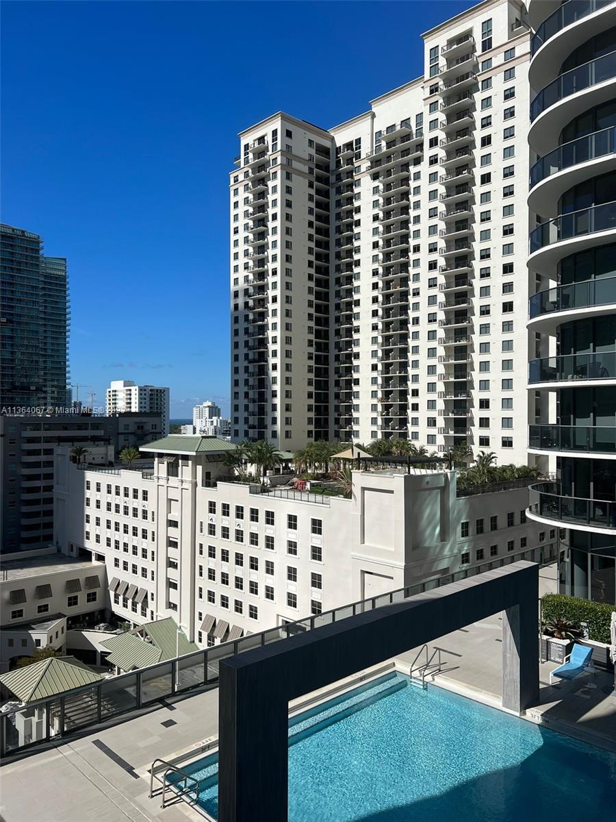 45 SW 9th St # 1107