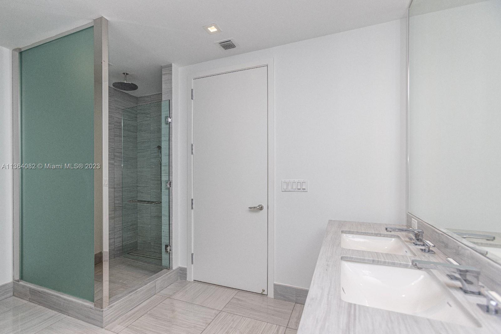 16901 Collins Ave # 1002